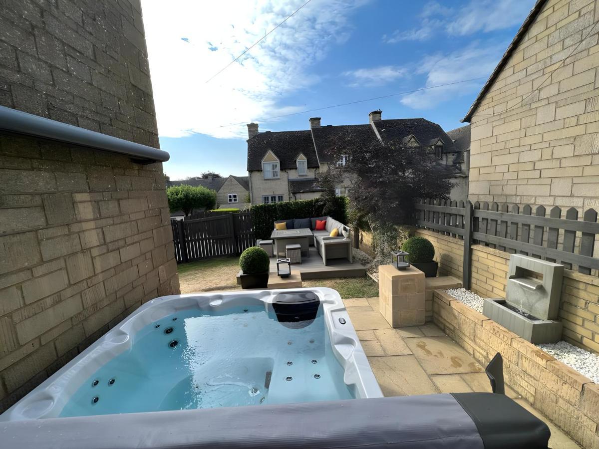 Luxurious 4 Bedroom Home In The Heart Of The Cotswolds With Hot Tub! Stow-on-the-Wold Exterior foto